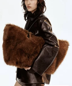 Neu mit Etikett H&M A/W 2025 übergroße Beuteltasche (braun) **ausverkauft - Bild 1 von 10