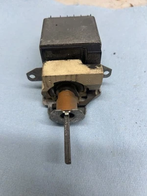 Interruptor de faros Oldsmobile Cutlass 1978-81 Foto 1 de 4