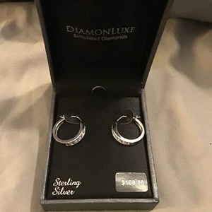 Diamonluxe Sterling Silver Simulated Diamond Earrings with Box - Picture 1 of 2