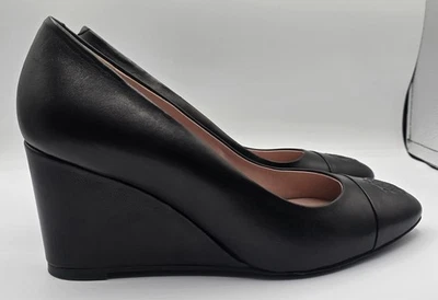 Женские кожаные туфли-лодочки Taryn Rose модель Isabella на танкетке с тиснением цвет розовый черный 9,5 М - Изображение 1 из 4