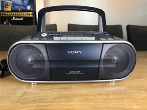 Sony CFD-S01 Boombox lettore CD stereo portatile radio cassetta nastro spina di rete - Foto 1 di 14