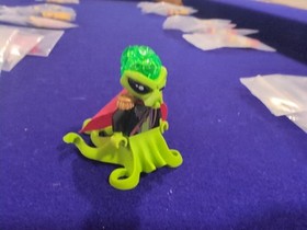 LEGO Alien Conquest Commander Minifigure ac011 w/ Cape & Tentacles &ndash; Set 7065