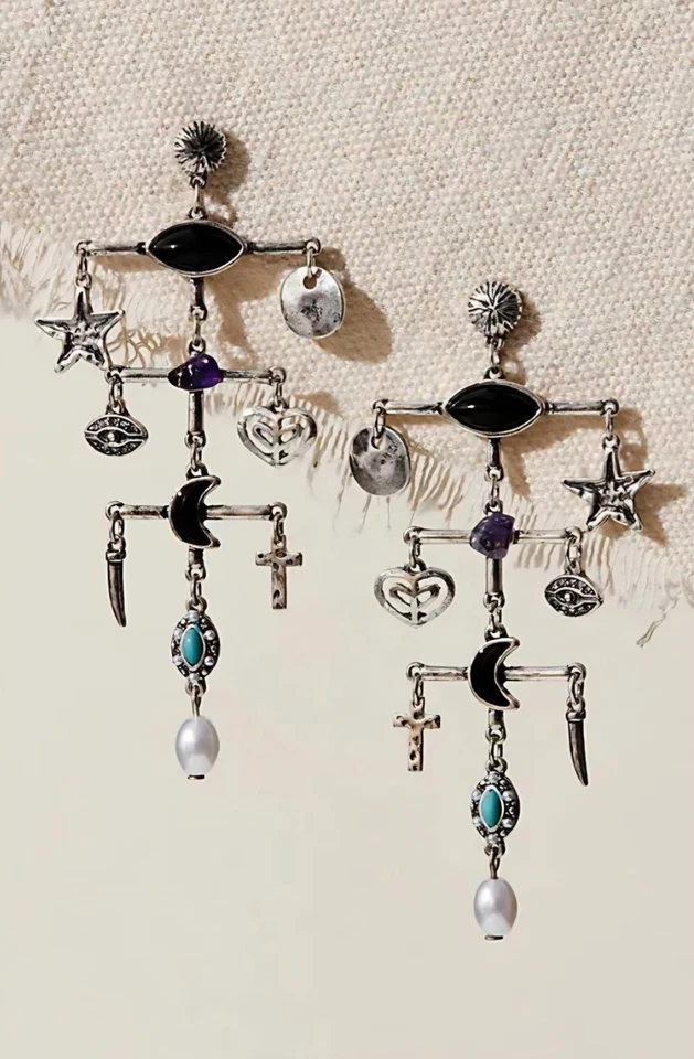 Pendientes colgantes Free People Maxi Charm tono plata metal boho chic Foto 1 de 3