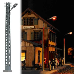 Busch 4131 HO Scale Lattice-Mast Industrial Lamp -- With Teardrop Light Housing - Bild 1 von 1