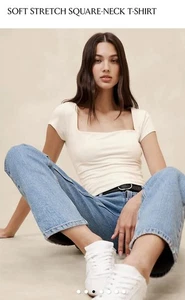 Banana Republic weiches T-Shirt mit eckigem Ausschnitt. Snow Day. Neu mit Etikett - Bild 1 von 4