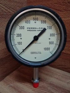 3 1/2" PERMA-CAL CORPORATION 0-1000 PSI Pressure Gauge Bottom 1/4" Bite Conn. - Picture 1 of 5
