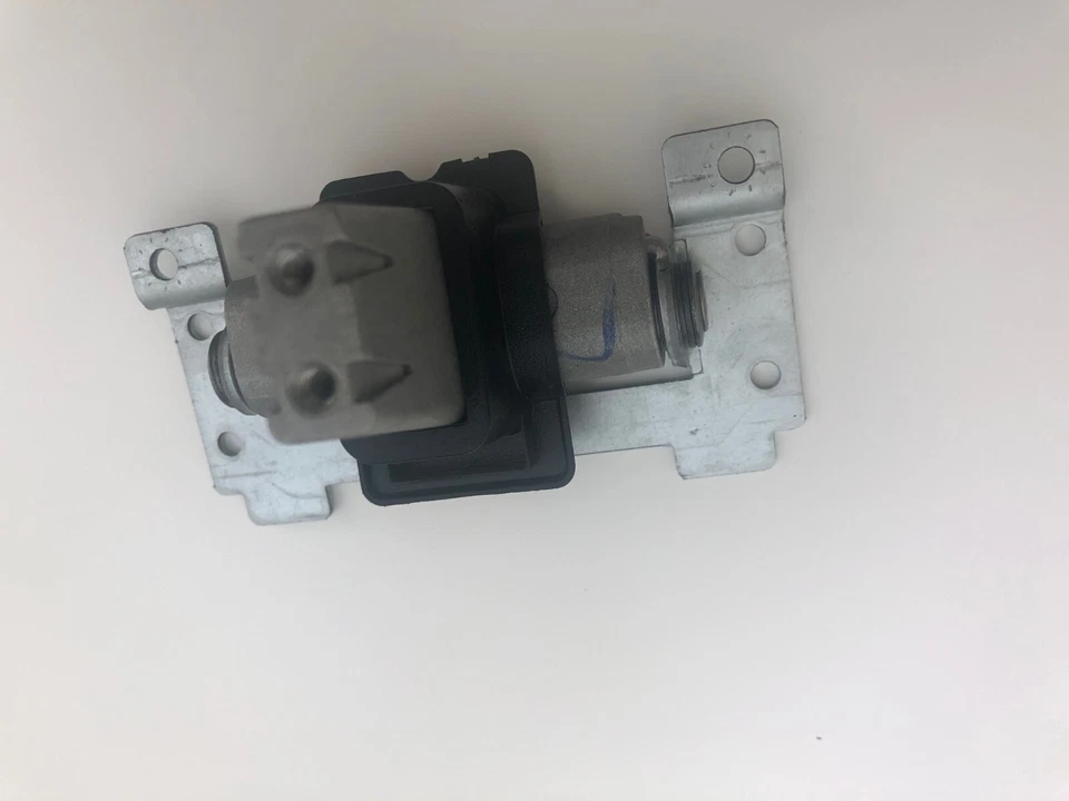 LG 32GN600 STAND CONNECTOR - Image 1 of 2