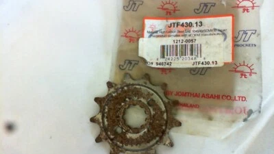 Piñón delantero JT para calle Suzuki Kawasaki JTF430.13   Foto 1 de 4
