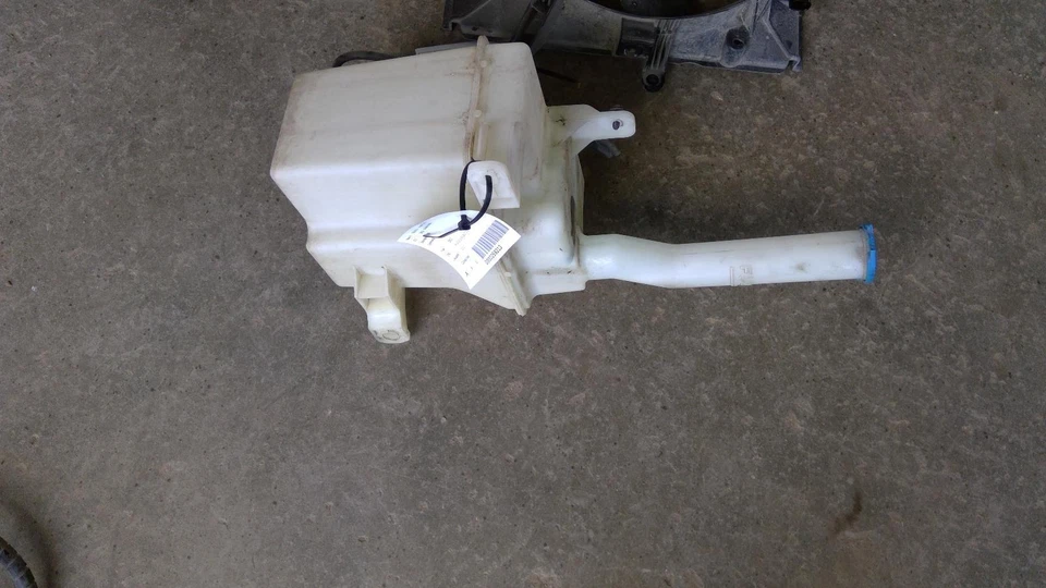 Used Washer Fluid Reservoir fits: 2003 Kia Rio SW Grade A Foto 1 de 4