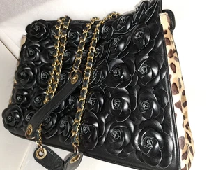 IMPRESIONANTE Bolso de Mano CLEVER CARRIAGE COMPANY Negro Estampado de Rosa y Animal Correa de Cadena - Imagen 1 de 10