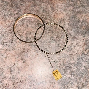 Monet Lote De 2 Pulseras Brazalete Vintage Tono Dorado Metal Nuevas Con Etiqueta Precio Org - Imagen 1 de 5