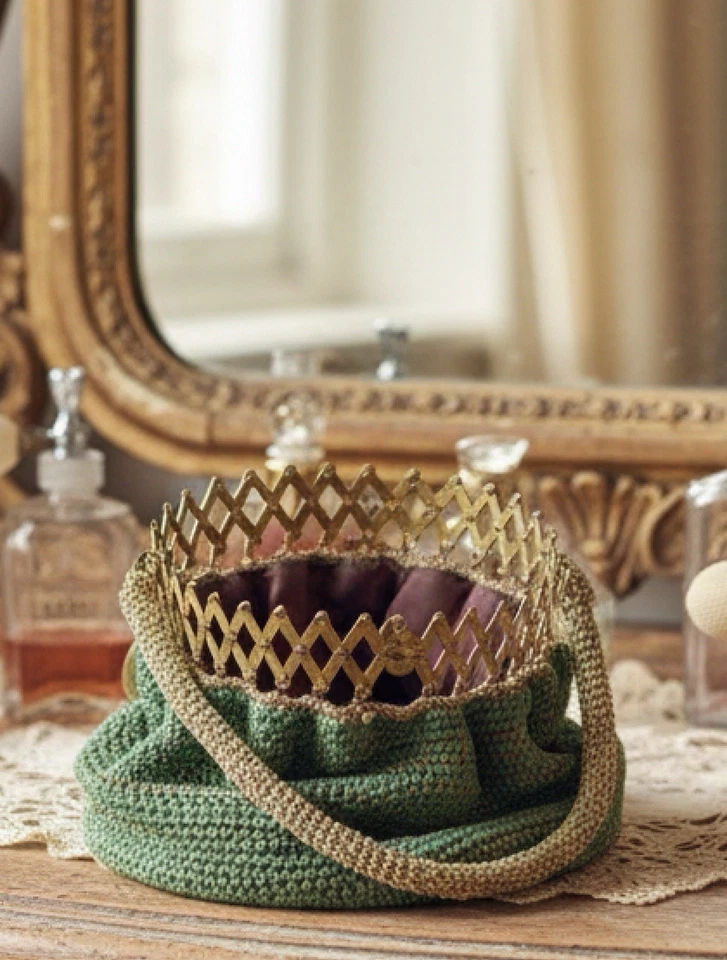 Bolso de Noche Verde Vintage Crochet Retícula Ampliable Marco de Latón Forrado Satinado Foto 1 de 4