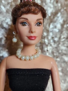 Mattierte Perlenkette und Ohrringe für Modepuppen 1:6 Puppenschmuck - Bild 1 von 3