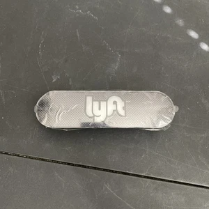 Lyft rosa leuchtender Schnurrbart Original Lyft Marke Sammlerstück NEU offene Schachtel ohne Kordel - Bild 1 von 8