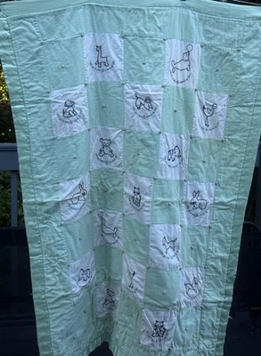 Antigua Manta Bebé Años 50 Hecha a Mano Retazos Verde Claro Animales 52x34 Foto 1 de 4