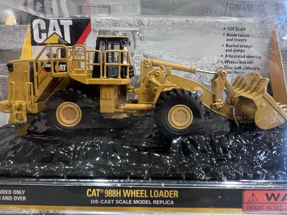 Norscot  CAT 988G Wheel Loader 55302 NiB - 1:64 scale - Image 1 of 4