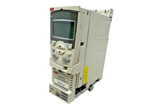 Unità ABB ACS355-03U-08A8-4 *Clip rotte* - Foto 1 di 5