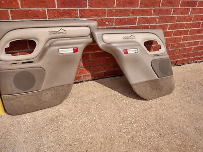 GMC Yukon Denali 1999-2000 paneles de puerta trasera izquierda/derecha * bronceado * Yukon Foto 1 de 4