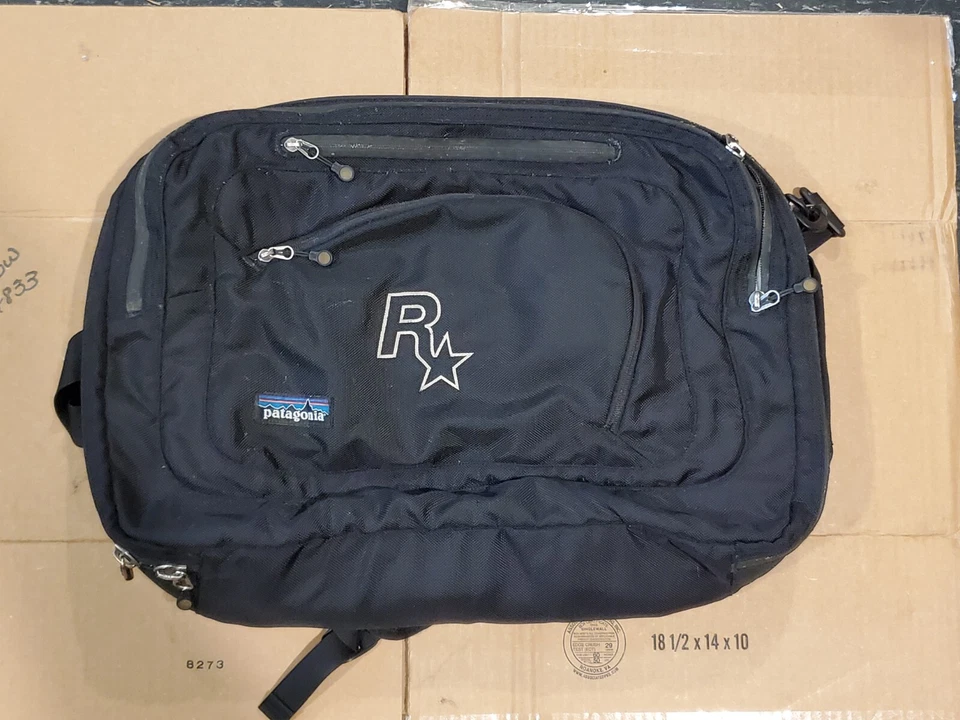 Mochila de mano convertible de viaje marca Rockstar Games Patagonia  Foto 1 de 4