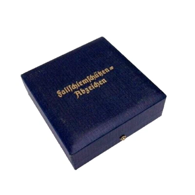 WWII German Airforce Luftwaffe Paratrooper Badge Case or Box. - Image 1 of 4