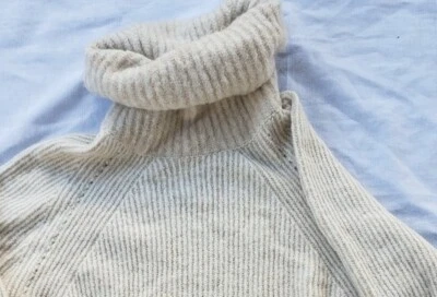 Topshop Sweater Women Size 0-2 XS Knit Turtleneck Sweater Cream  Ribbed Fuzzy - Image 1 of 4