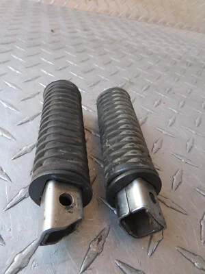 2002 02 HONDA VT750DC VT 750 SHADOW SPIRIT REAR FOOT PEGS Foto 1 de 4