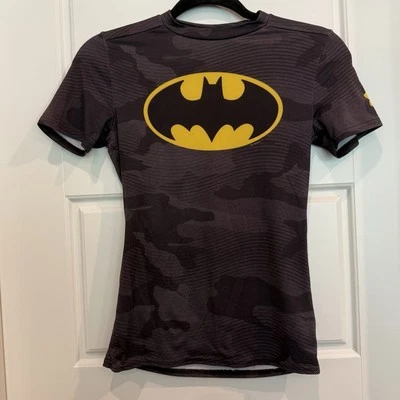 Under Armour Boys Sz Large Fitted HeatGear Short Sleeve Black Batman Shirt, B#15 - Image 1 of 4