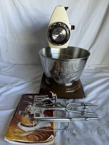 Sunbeam Mixmaster Power Plus 16 Speed Mixer w/ Bowl Beaters & Dough Hooks 1-16J - Picture 1 of 9