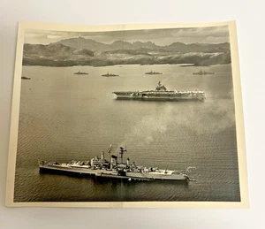 Vintage 8" x 10" Foto USS Des Moines CA-134 USS Nautilus SSN-571 USS Saratoga CV-60 - Bild 1 von 2