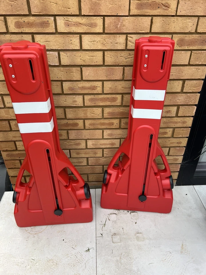 1x Folding Traffic Barrier Red 210x50x105  - Image 1 of 4