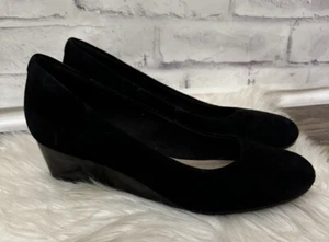 Clarks ColllectionWomen’s Size 11M Flores Tulip Wedge Black Pumps Comfort Suede - Picture 1 of 10