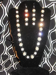 SIMPLY VERA WANG NWT $52 pearl rhinestones women's necklace & earrings set - Picture 1 of 1