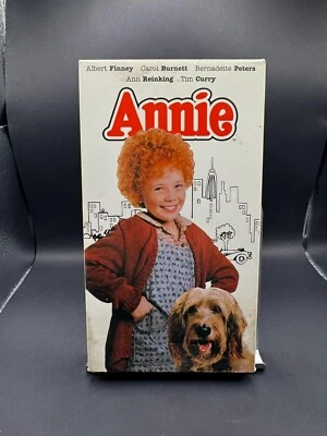 Annie 1982 (VHS - 1994), Rated G, Albert Finney, Carol Burnett, Berndette Peters Foto 1 de 3