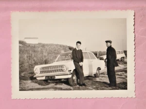 FOTO - OPEL REKORD und RENAULT R4L - - Bild 1 von 1