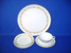 SHEFFIELD FINE CHINA IMPERIAL GOLD 5 PC PLACE SETTING - Picture 1 of 1