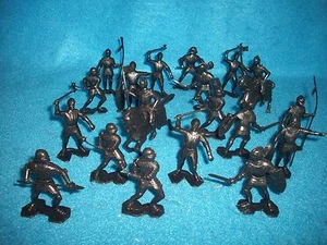 Riedizione Marx scala 1/32 2° emissione cavalieri corazzati e cavalli 34 pz. (Nero) - Foto 1 di 2