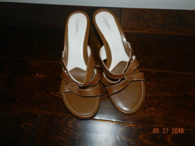 Sandalias de cuña Easy Spirit 8 M sin cordones para mujer marrón con costuras blancas Foto 1 de 4