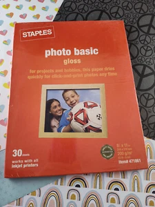 Staples Photo Basic GLOSS Paper 30 ct. 8.5 x 11 For Ink Jet Printer 471861 NEW - Picture 1 of 2
