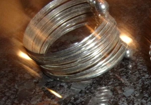 ARMBAND - MODERN - EDEL - ELEGANT - 10 METALL VERSILBERTE BANDS - Bild 1 von 3