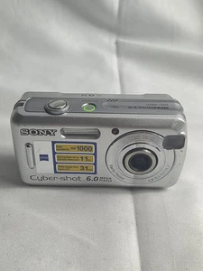 Sony Silver Carl Zeiss Vario-Tessar Cyber-Shot MPEG Movie VX DSC-S600 fotocamera - Foto 1 di 3