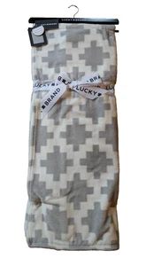New LUCKY BRAND Plush Throw Blanket Gray White Check 50 X 70 NWT Dorm Logo Tag - Picture 1 of 8