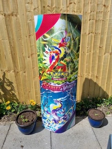 Pokémon Totem Display Advertising Scarlet And Violet 59"- Promo - Foto 1 di 24