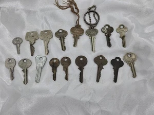 Vintage Key Lot of 17 Old Keys Sargent, Norwalk, Earle, Corbin, Yale, Atlas - Picture 1 of 22