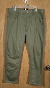 Tommy Hilfiger Men's Sz 34X30 Olive Green Straight Leg Pants Preppy Logo NWOT - Picture 1 of 9