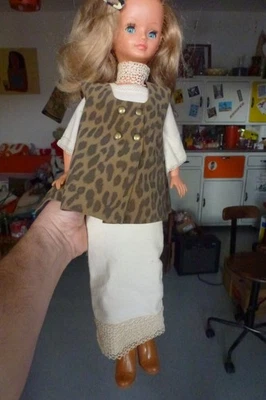 Poupée vintage  Bella "TRESSY" ,  avec vêtements, voir photos. - Photo 1/4