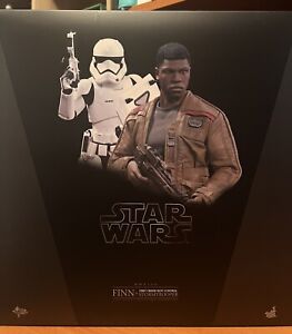 Hot Toys MMS346 Star Wars - SW7 FINN RCST SET 1:6 Action Figures - LIKE NEW 