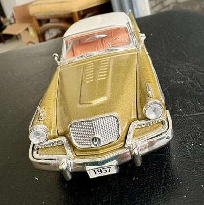 Coche diecast Studebaker Golden Hawk 1957 1:24 Foto 1 de 4
