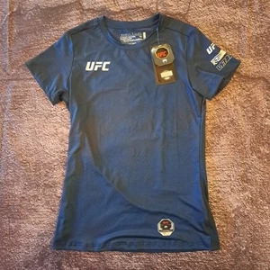 Camisa UFC Venum Performance para mujer azul medio entrenamiento BJJ MMA FW4 protección contra erupciones - Imagen 1 de 5