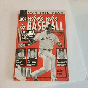 2004 Who' Who in Baseball "Pedro Martinez on Cover" - Picture 1 of 3