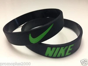 Pulsera de goma de silicona con logotipo verde Nike Sport Baller negra con logotipo verde - Imagen 1 de 2